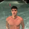 Mit einer Größe von 175 cm und einem Gewicht von 72